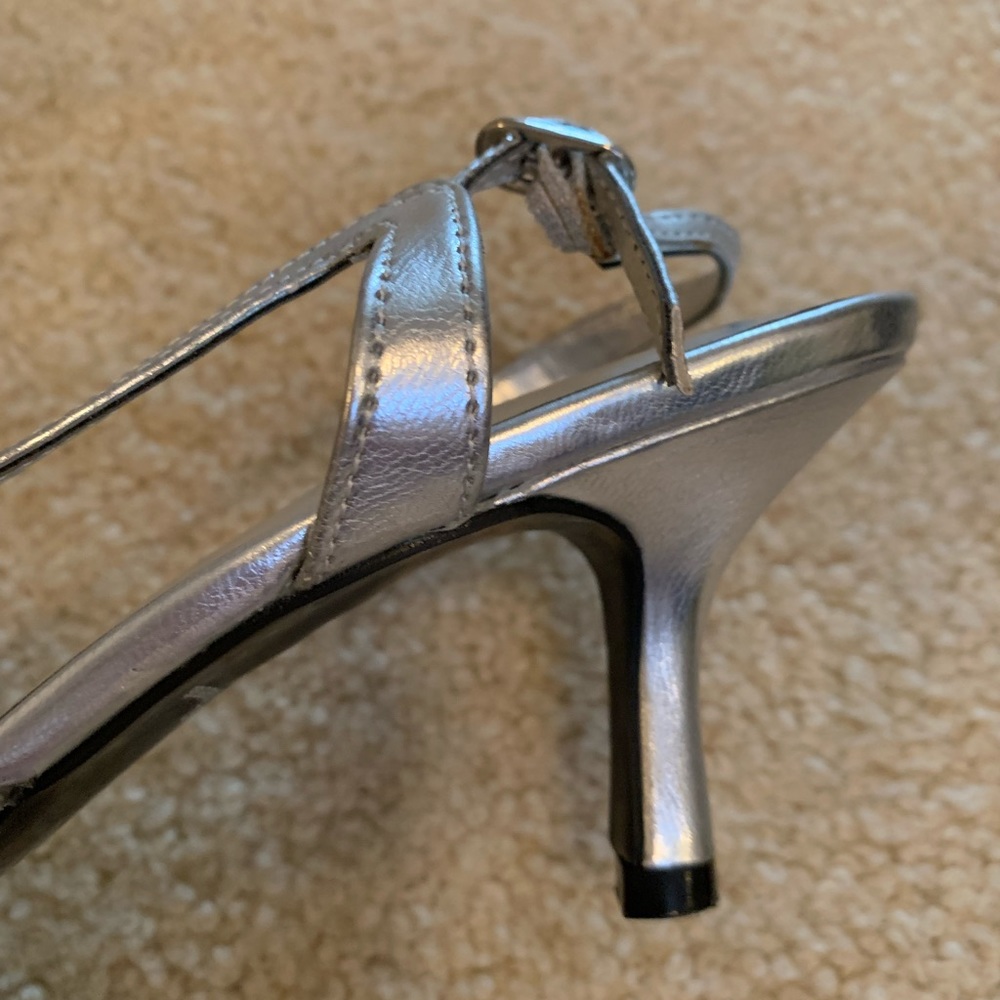 Kelly & Katie Silver Open-toe Heels size 8 - Picture 2 of 4